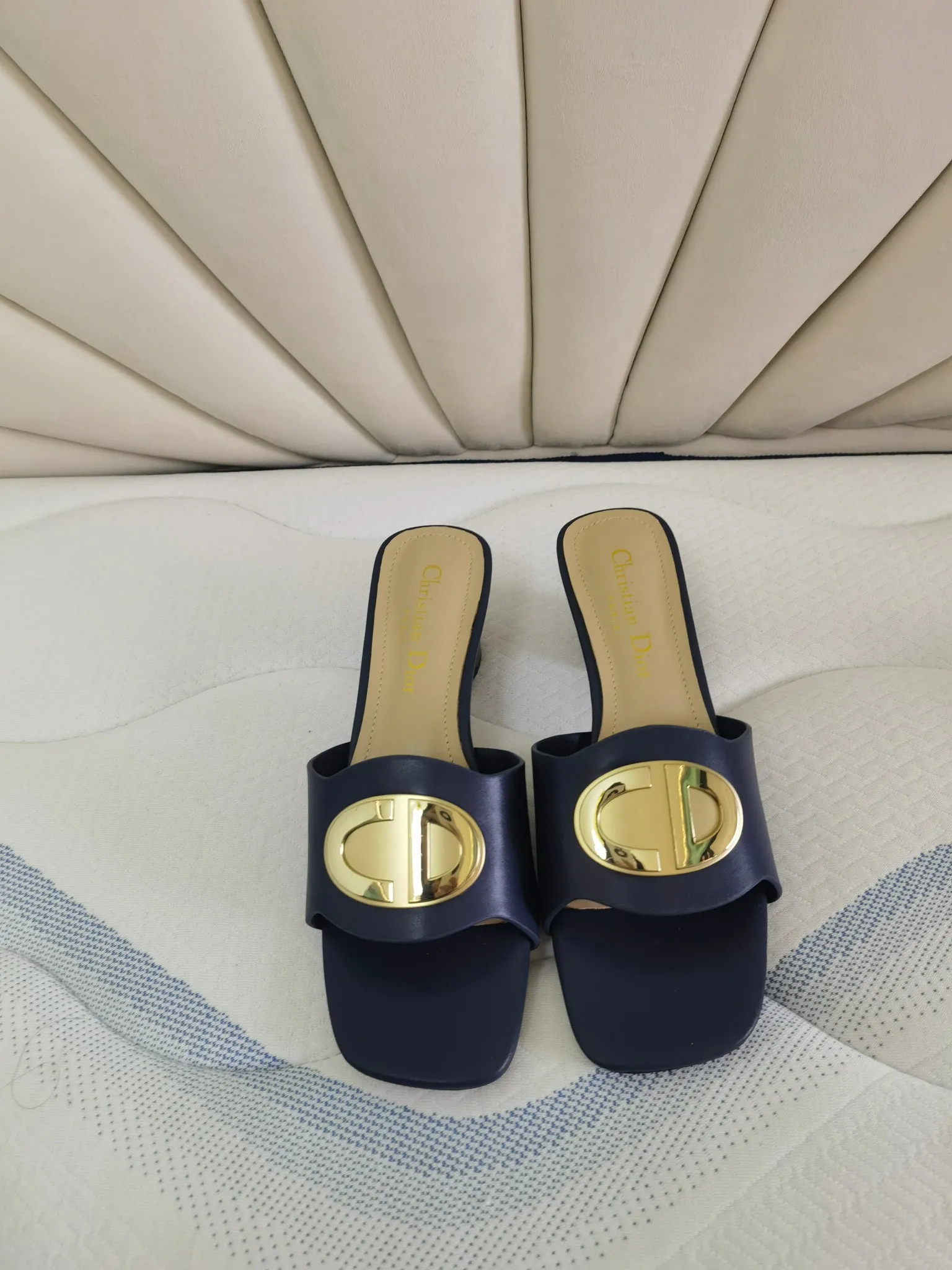 👟👟Ex-factory price 340👟👟 Genuine leather sole +40 Dior 2024 summer catwalk model shipped, heel height 6 cm, four colors available, black, white, apricot, blue, size 35-43